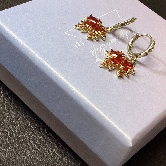 Yellow Gold Maple Leaf Zircon Earrings - Picture 3 of 6